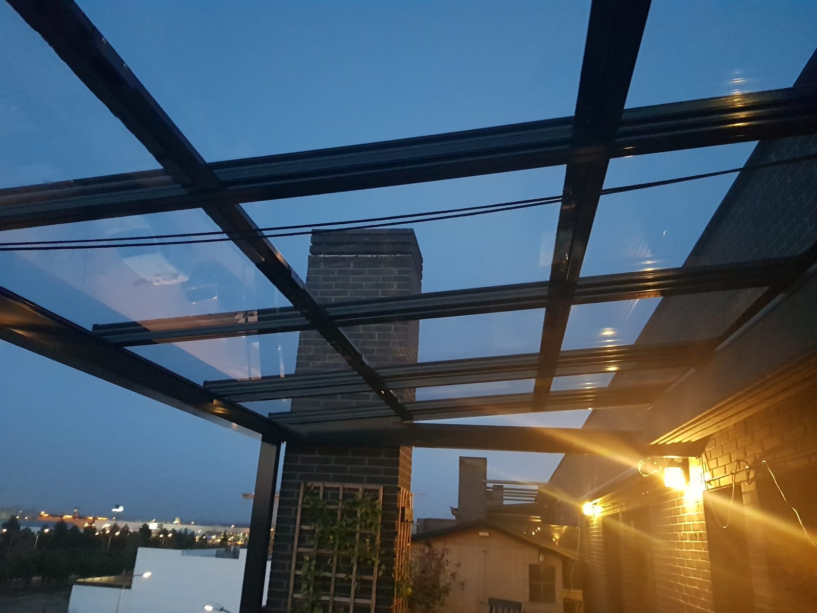 Techo de cristal móvil con entrada de luz